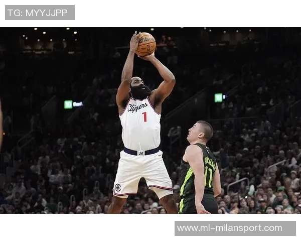 哈登四天三战展现超强表现快船战绩一胜两负引发关注