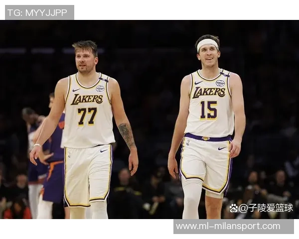 东契奇与里夫斯联手发威勇士油漆区内线防守漏洞显著