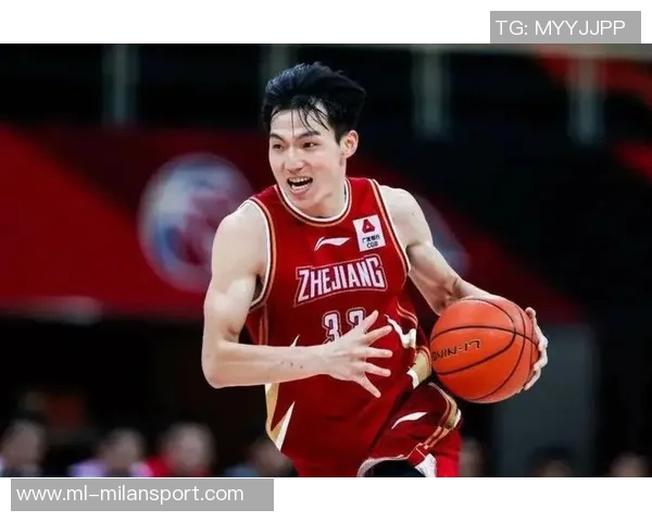 文班双手封盖展现强悍防守紧接连续三分助队打出15-0强势反击