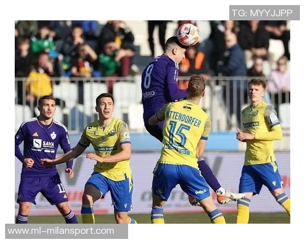 阿拉木图凯拉特门将母亲因年轻外貌走红球迷误以为是姐弟关系